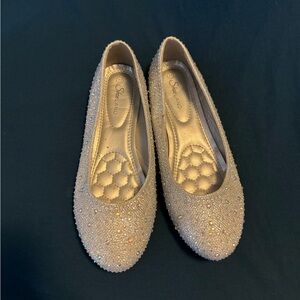 Elegant Silver Rhinestone Embellished Flats